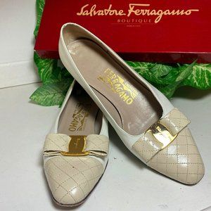 Salvatore Ferragamo Cream pumps with bow and gold buckle